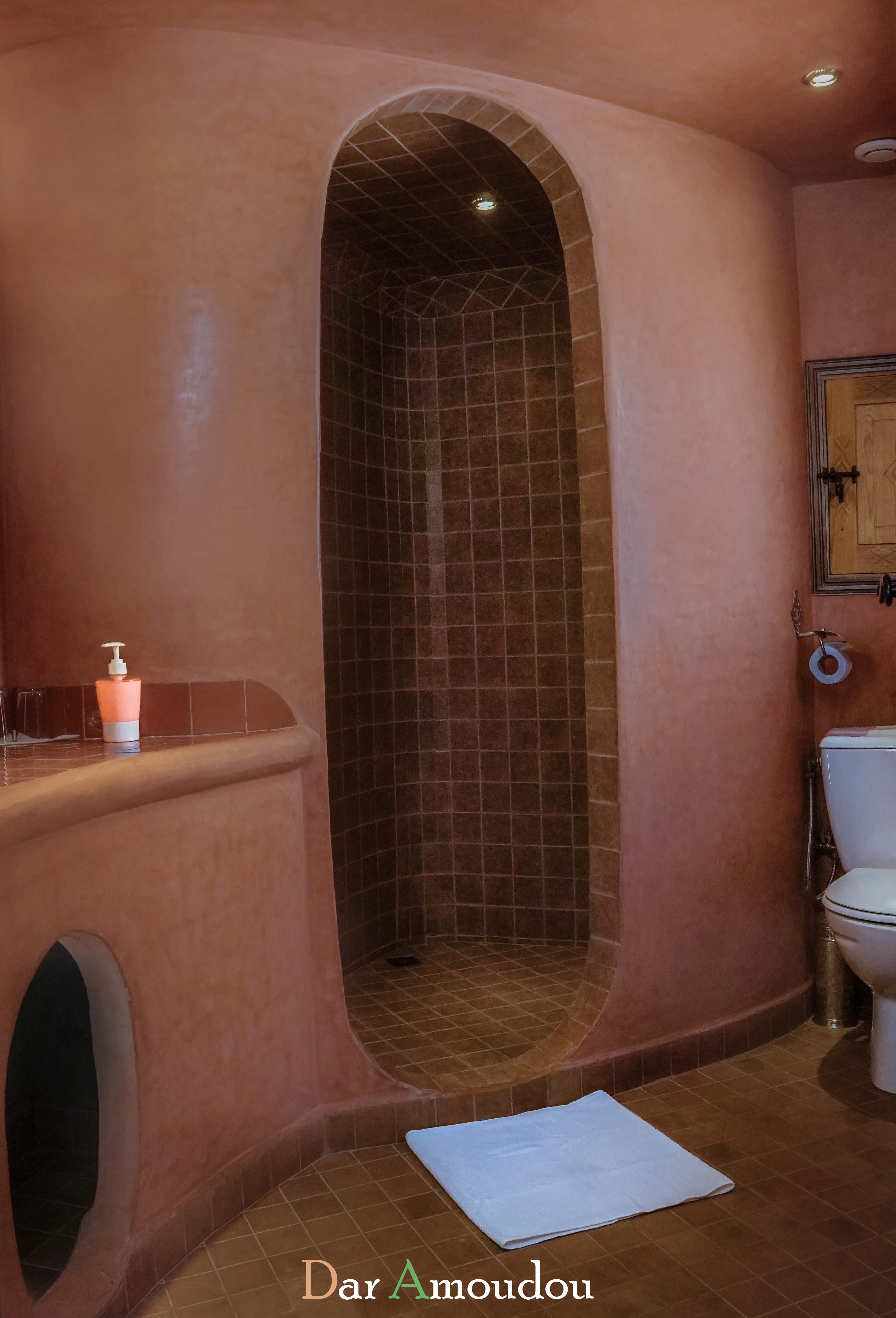 Suite Talmasla — douche en arche rose