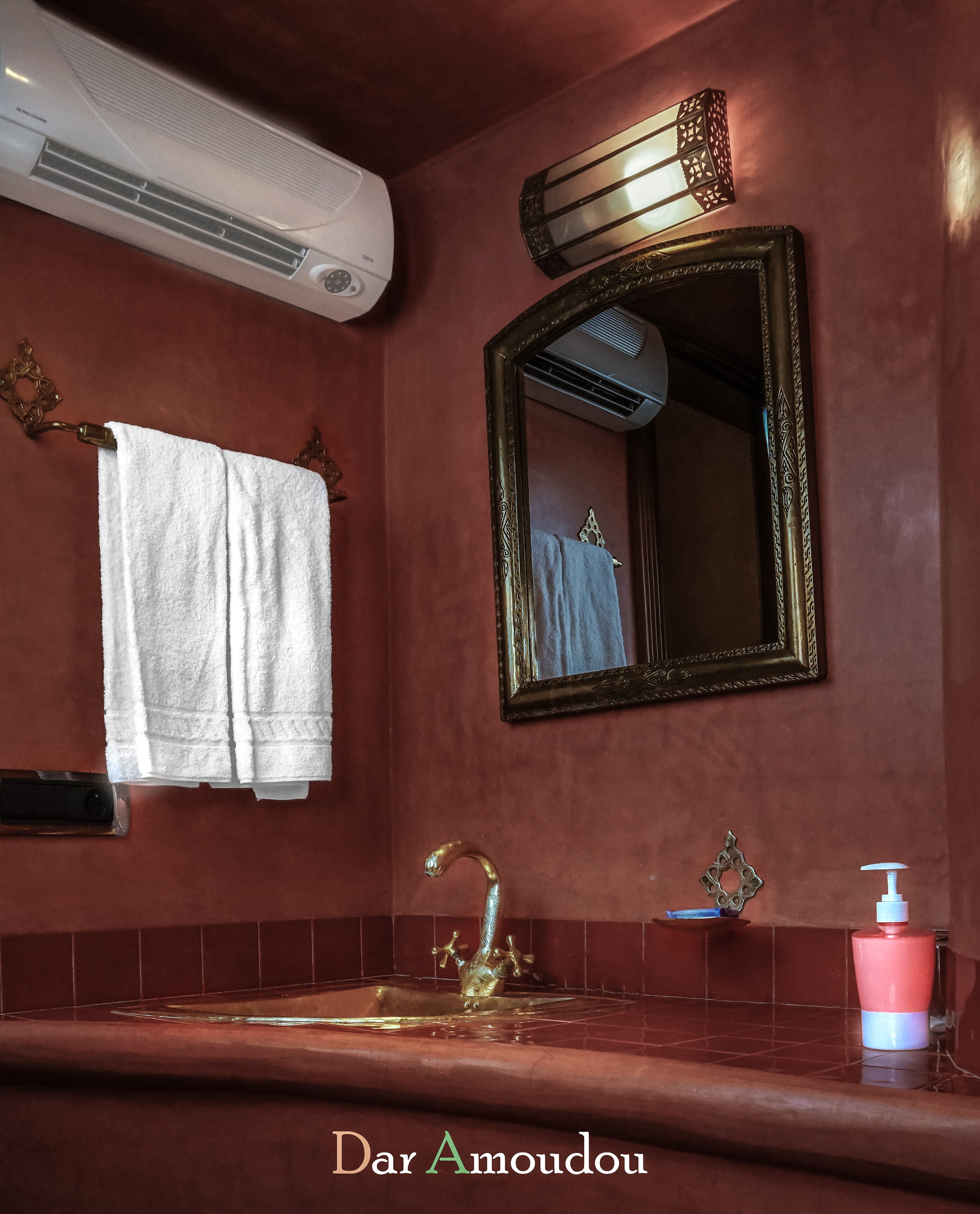 Suite Talmasla — vasque en laiton